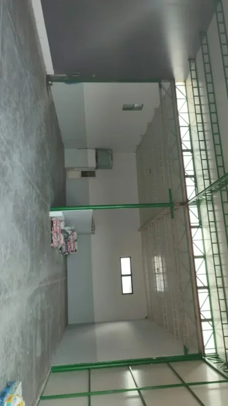 Tirane, jepet me qera magazine Kati 0, 250 m² 1.300 € (Vore)