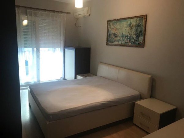 Tirane, jepet me qera apartament 1+1+Ballkon Kati 3, 70 m² 350 € (Fresk)