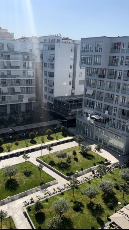 Tirane, jepet me qera zyre , 100 m² 1.000 € (Kompleksi Kika 2, Komuna e Parisit)