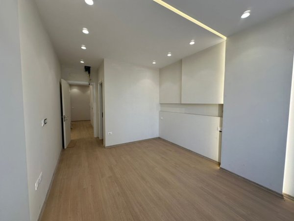 Tirane, jepet me qera zyre , 100 m² 1.000 € (Kompleksi Kika 2, Komuna e Parisit)