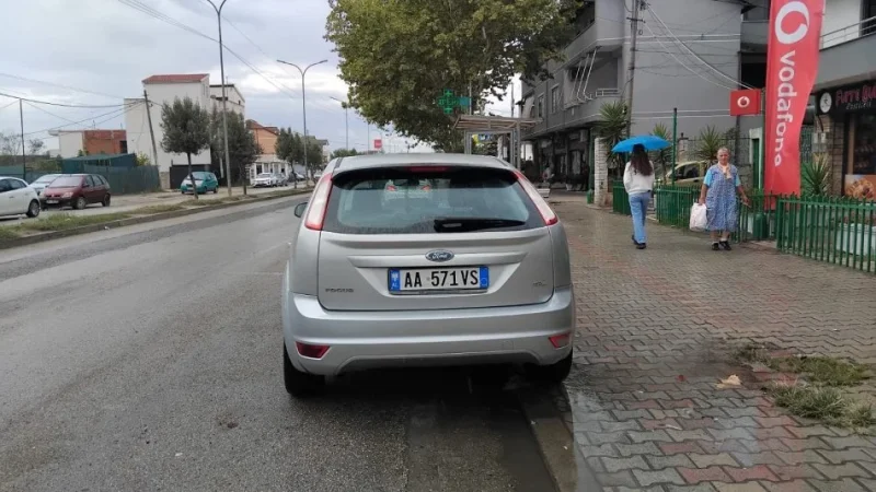 Durres, makine Ford Focux Nafte, gri metalizato manuale Kondicioner 4.000 €