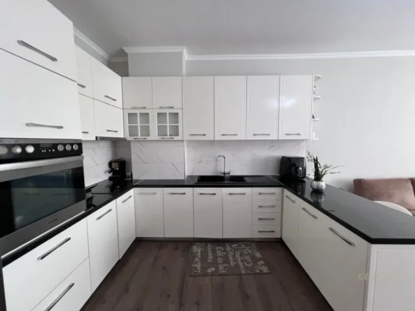 Tirane, shitet apartament 2+1 Kati 5, 98 m² 125.000 € (Astir)