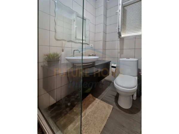 Tirane, shitet apartament 2+1+Ballkon Kati 2, 116 m² 180.000 € (Kopshti Botanik)
