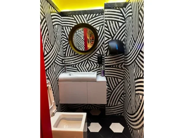 Tirane, jepet me qera bar-kafe Kati 1, 100 m² 750 € (Ish ekspozita Shqipria Sot)