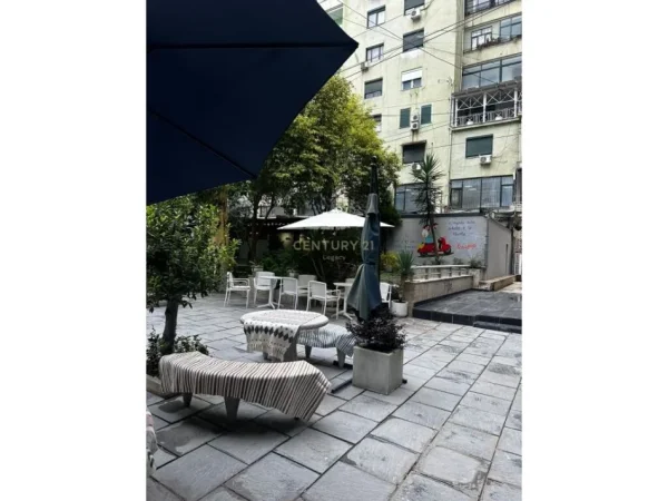 Tirane, jepet me qera bar-kafe Kati 1, 100 m² 750 € (Ish ekspozita Shqipria Sot)