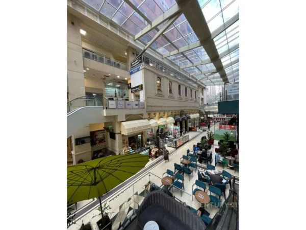 Tirane, jepet me qera ambjent biznesi Kati 1, 27 m² 300 € (Rr e Barrikadave)