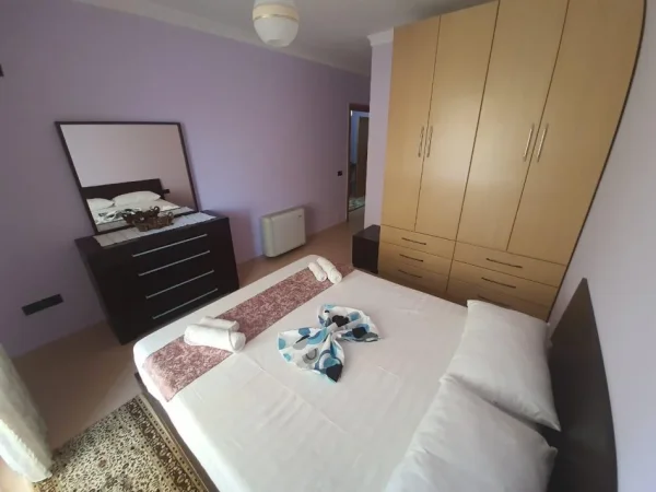 Tirane, jepet me qera apartament 2+1 Kati 3, 110 m² 800 € (Komuna Parisit)