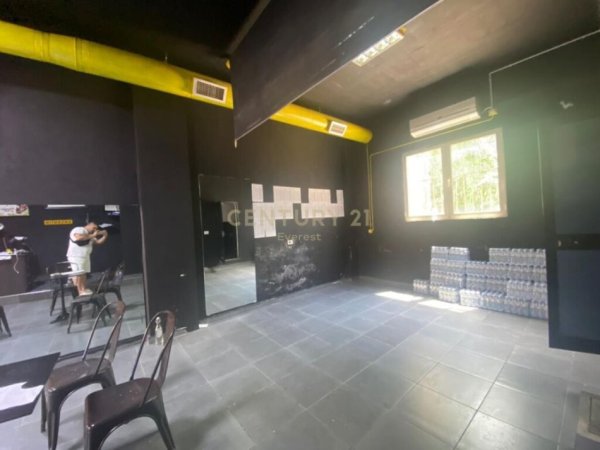 Tirane, jepet me qera ambjent biznesi Kati 0, 64 m² 400 € (Siri Kodra)