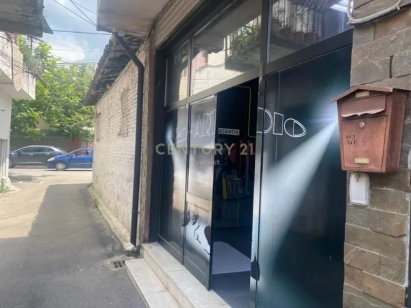 Tirane, jepet me qera ambjent biznesi Kati 0, 64 m² 400 € (Siri Kodra)