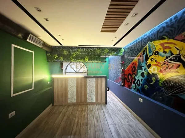 Tirane, jepet me qera ambjent biznesi , 59 m² 700 € (Ish Parku i Autobuzave)