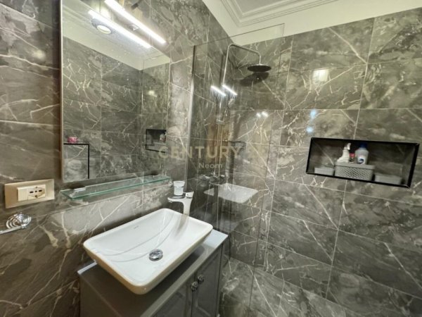 Tirane, shitet apartament 1+1 Kati 2, 81 m² 195.000 € (qender)