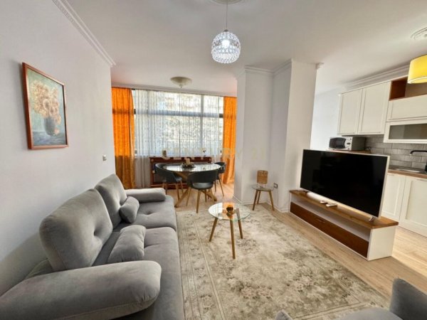 Tirane, shitet apartament 1+1 Kati 2, 81 m² 195.000 € (qender)