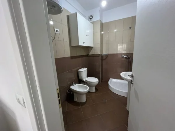 Tirane, jepet me qera apartament 2+1 Kati 3, 80 m² 500 € (Rruga Teodor Keko)