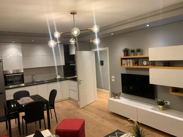 Tirane, jepet me qera apartament 2+1+Ballkon Kati 5, 90 m² 90 € (21 Dhjetori , Rezidenca Libeskind)