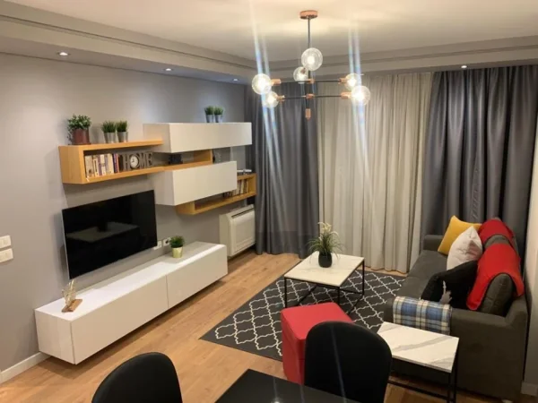 Tirane, jepet me qera apartament 2+1+Ballkon Kati 5, 90 m² 90 € (21 Dhjetori , Rezidenca Libeskind)