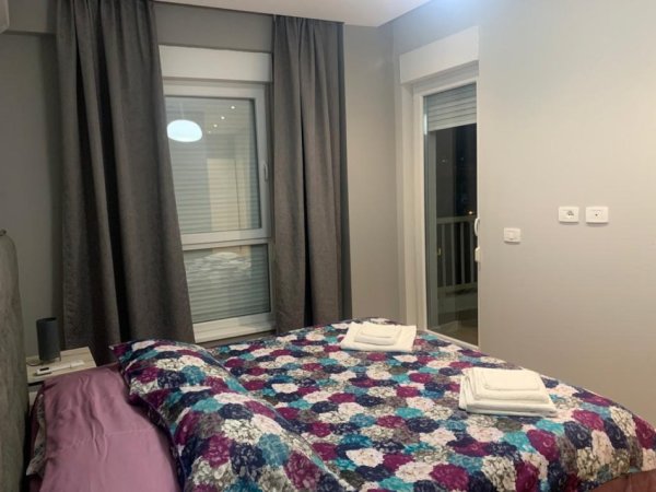 Tirane, jepet me qera apartament 2+1+Ballkon Kati 5, 90 m² 90 € (21 Dhjetori , Rezidenca Libeskind)