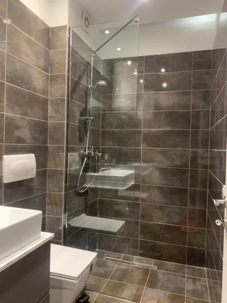 Tirane, jepet me qera apartament 2+1+Ballkon Kati 5, 90 m² 90 € (21 Dhjetori , Rezidenca Libeskind)