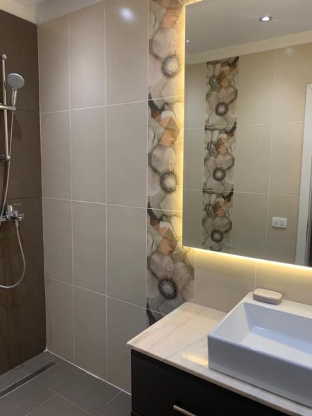 Tirane, jepet me qera apartament 2+1+Ballkon Kati 5, 90 m² 90 € (21 Dhjetori , Rezidenca Libeskind)