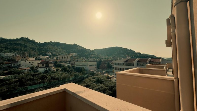 Tirane, jepet me qera apartament 3+1+Aneks+Ballkon Kati 4, 220 m² 600 € (Rruga Sadik Stavileci)