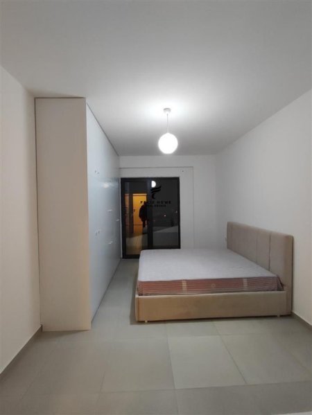 Tirane, jepet me qera apartament 1+1 Kati 8, 80 m² 450 € (ASTIR)