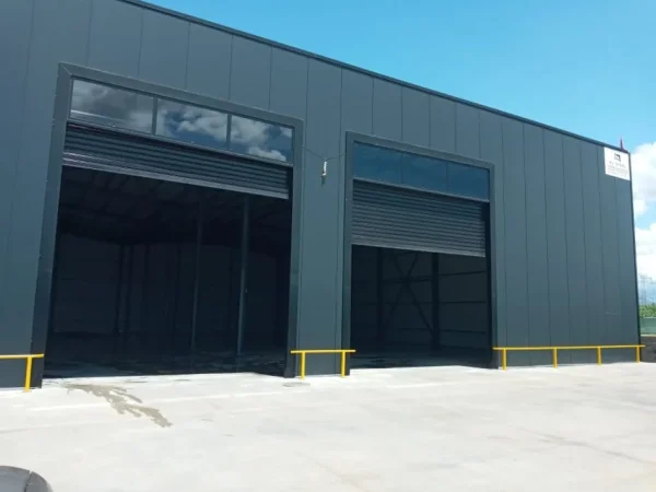 Tirane, jepet me qera magazine , 900 m² 3.000 € (LAKNAS)