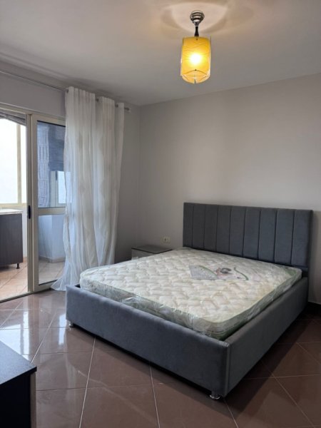 Tirane, jepet me qera apartament 2+1+Ballkon Kati 8, 110 m² 650 € (Rruga e kavajes , rruga sali butka , prapa square 21)