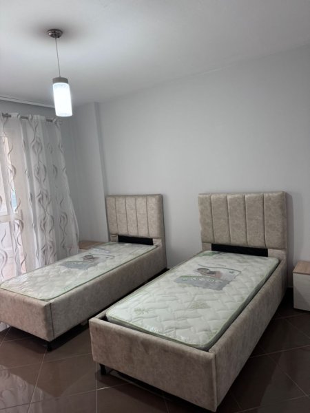 Tirane, jepet me qera apartament 2+1+Ballkon Kati 8, 110 m² 650 € (Rruga e kavajes , rruga sali butka , prapa square 21)