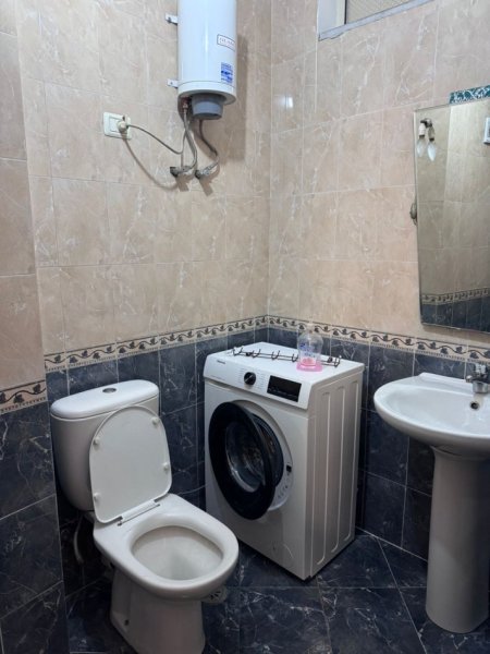Tirane, jepet me qera apartament 2+1+Ballkon Kati 8, 110 m² 650 € (Rruga e kavajes , rruga sali butka , prapa square 21)