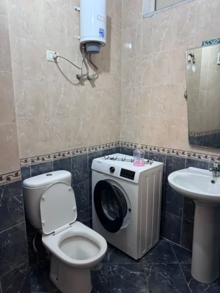 Tirane, jepet me qera apartament 2+1+Ballkon Kati 8, 110 m² 650 € (Rruga e kavajes , rruga sali butka , prapa square 21)