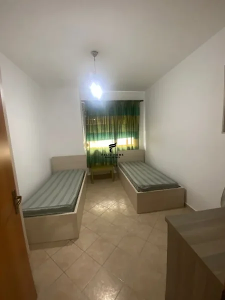 Tirane, jepet me qera apartament 2+1+Ballkon Kati 6, 100 m² 600 € (QENDRA)