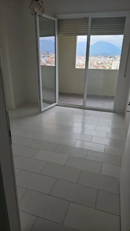 Tirane, jepet me qera apartament 1+1+Ballkon Kati 11, 70 m² 350 € (Yzberisht perballe Spitalit Amerikan 3.)