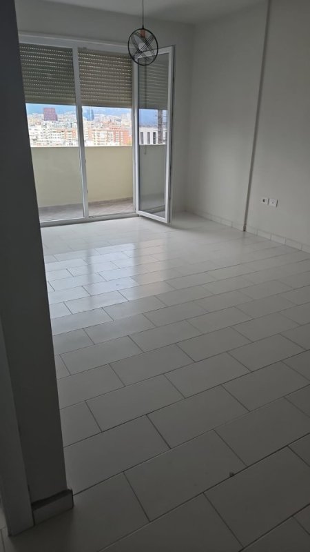 Tirane, jepet me qera apartament 1+1+Ballkon Kati 11, 70 m² 350 € (Yzberisht perballe Spitalit Amerikan 3.)