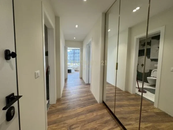 Tirane, shitet apartament 3+1+Ballkon Kati 7, 162 m² 520.000 € (LIQENI)