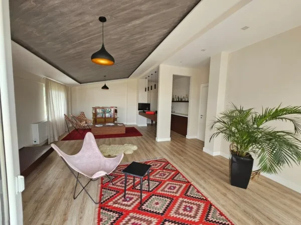 jepet me qera Vile 3 Katshe , 4 m² 5.000 € (Liqeni i Thate)