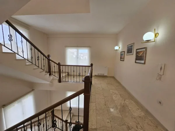 jepet me qera Vile 3 Katshe , 4 m² 5.000 € (Liqeni i Thate)