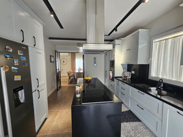 jepet me qera Vile 3 Katshe , 4 m² 5.000 € (Liqeni i Thate)