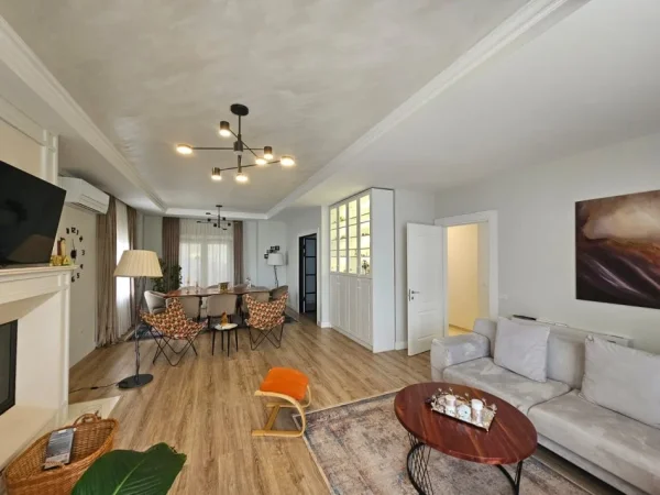 jepet me qera Vile 3 Katshe , 4 m² 5.000 € (Liqeni i Thate)