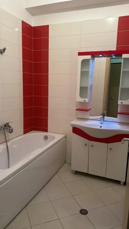 Tirane, jepet me qera apartament 2+1+Ballkon Kati 3, 120 m² 500 € (Fresk)