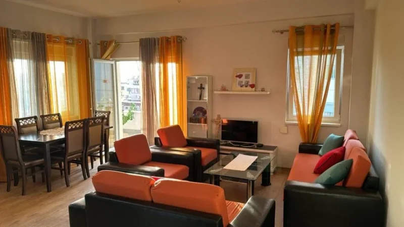 Tirane, jepet me qera apartament 2+1+Ballkon Kati 3, 120 m² 500 € (Fresk)