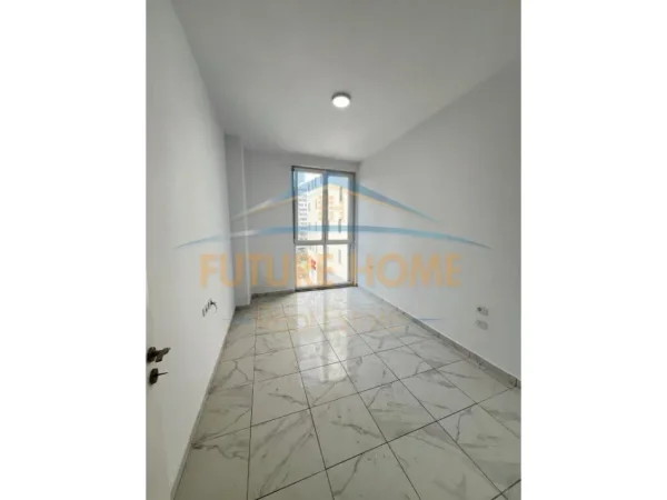 Tirane, shitet apartament 3+1+Aneks+Ballkon Kati 2, 111 m² 222.000 € 