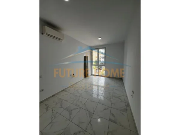 Tirane, shitet apartament 3+1+Aneks+Ballkon Kati 2, 111 m² 222.000 € 