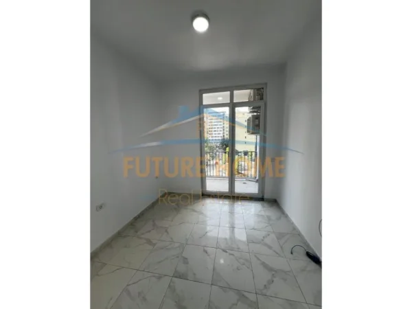 Tirane, shitet apartament 3+1+Aneks+Ballkon Kati 2, 111 m² 222.000 € 
