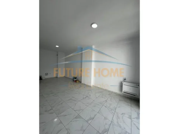 Tirane, shitet apartament 3+1+Aneks+Ballkon Kati 2, 111 m² 222.000 € 