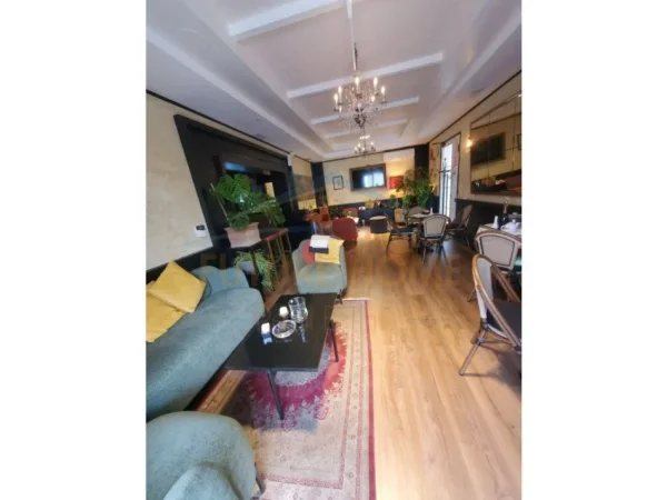 Tirane, jepet me qera ambjent biznesi Kati 0, 120 m² 500 € (Porcelan, Xhamia Xhura)
