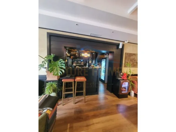 Tirane, jepet me qera ambjent biznesi Kati 0, 120 m² 500 € (Porcelan, Xhamia Xhura)