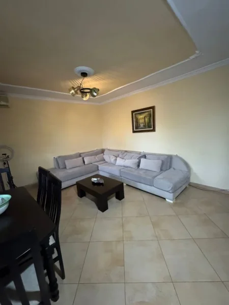 Tirane, jepet me qera apartament 2+1+Ballkon Kati 2, 85 m² 550 € (Myslym shyr , te tregu cam)