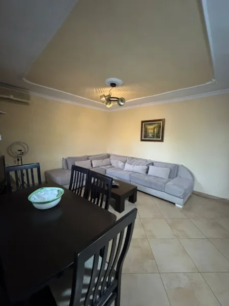 Tirane, jepet me qera apartament 2+1+Ballkon Kati 2, 85 m² 550 € (Myslym shyr , te tregu cam)
