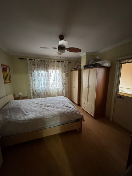 Tirane, jepet me qera apartament 2+1+Ballkon Kati 2, 85 m² 550 € (Myslym shyr , te tregu cam)