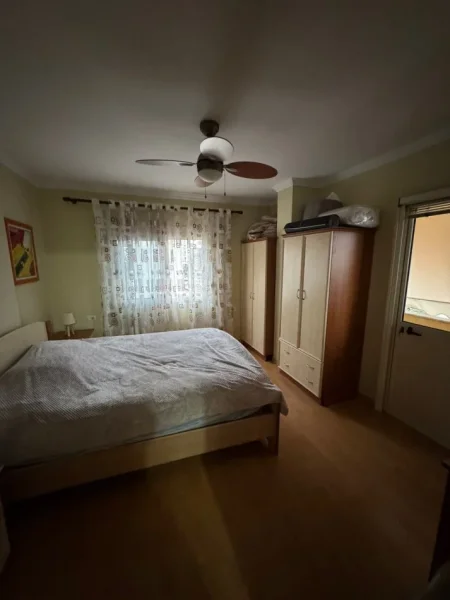Tirane, jepet me qera apartament 2+1+Ballkon Kati 2, 85 m² 550 € (Myslym shyr , te tregu cam)