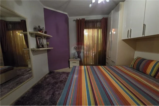 Tirane, jepet me qera apartament 2+1 Kati 6, 120 m² 900 € (Apartament 2+1 per qira tek Rruga e Barrikades !)
